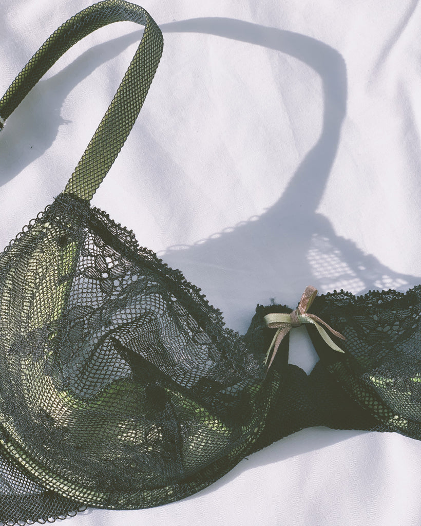 vintage black and green lace bra. – liar liar.
